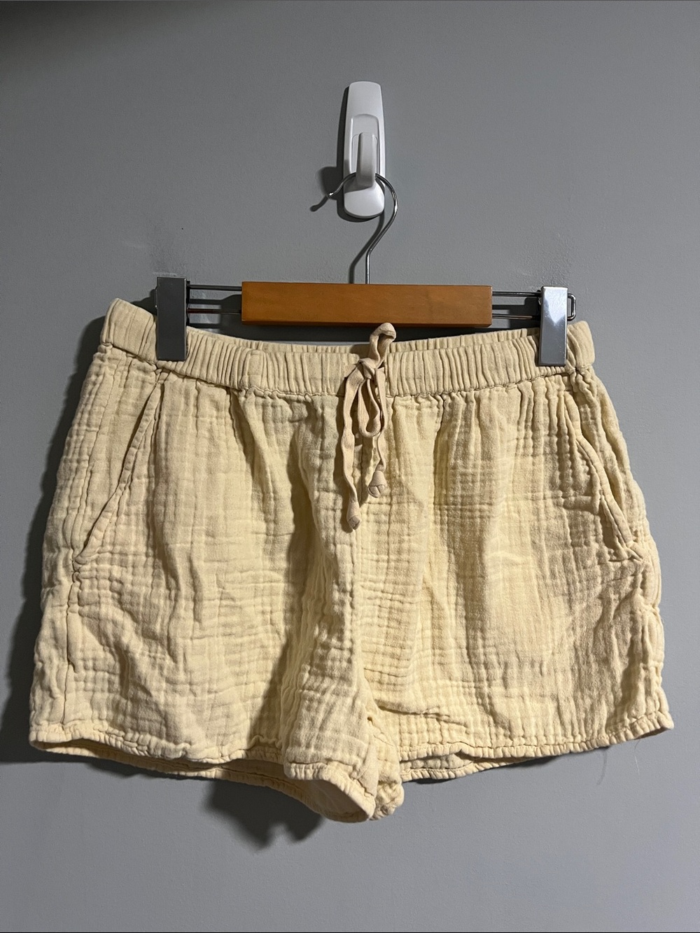 Aritzia Wilfred Free Cream Slubbed Organic Cotton Shorts